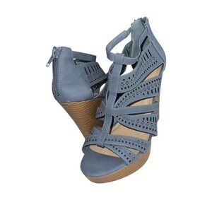 Bella Vita Blue Laser-Cut Wedge Sandals with Back Zipper Closure sz 8.5 NWOB!